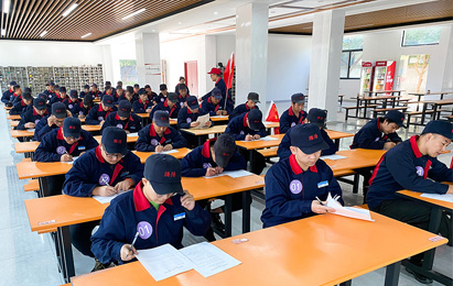 以賽促學,共同進步 以賽促學,共同進步