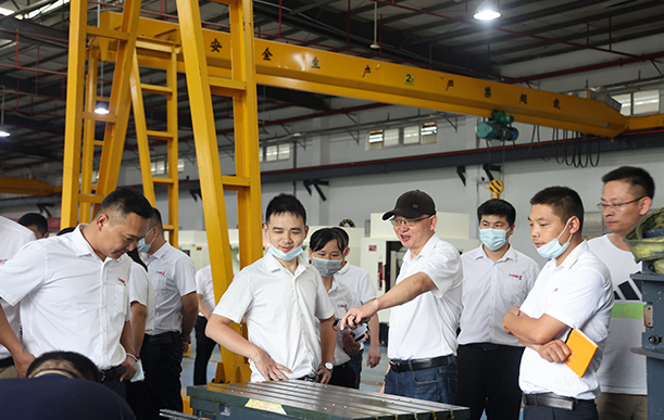 走進工廠,領略制造魅力 走進工廠,領略制造魅力